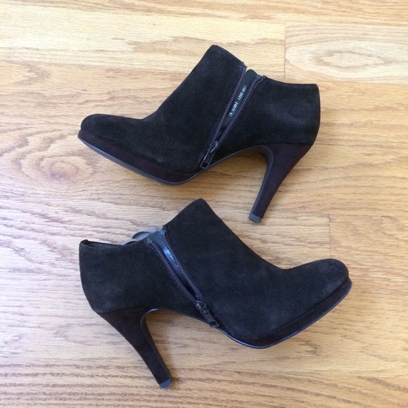 D:Fuse suede ankle boots with 3D flowers brown 8.5 - Picture 4 of 7